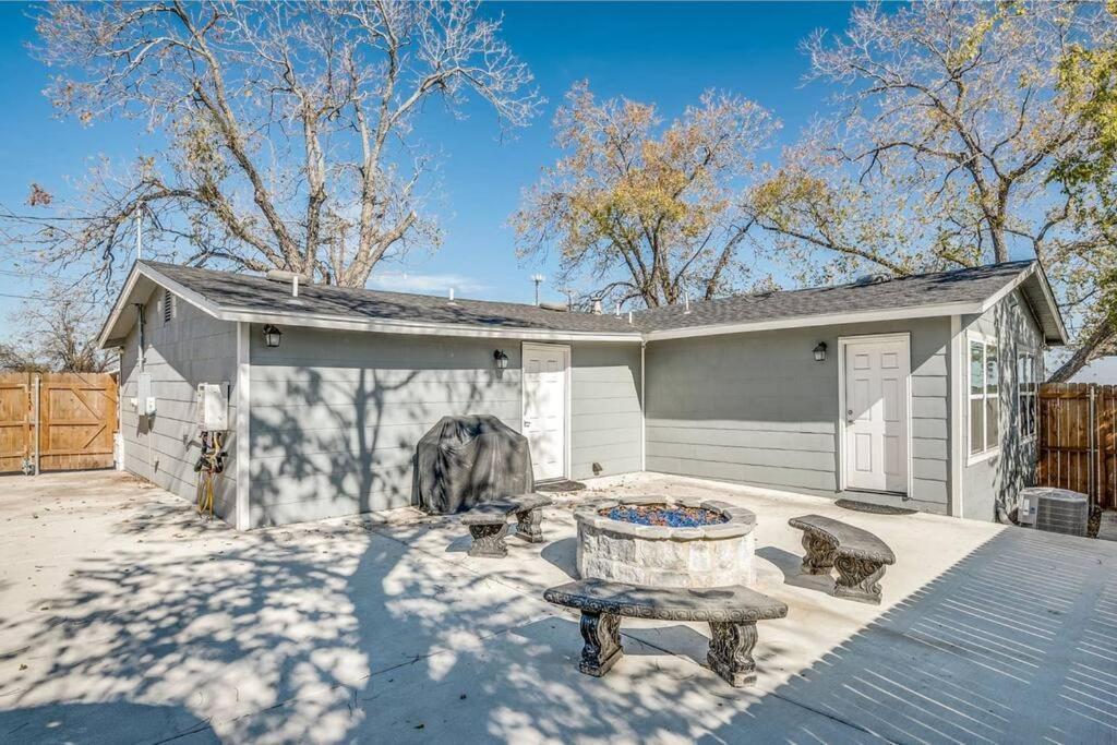 Cozy Haus Relaxing 'Home Base' Wifi Location Close To Town And Rivers, Schlitterbahn, Gruene 뉴 브라운펠스 외부 사진