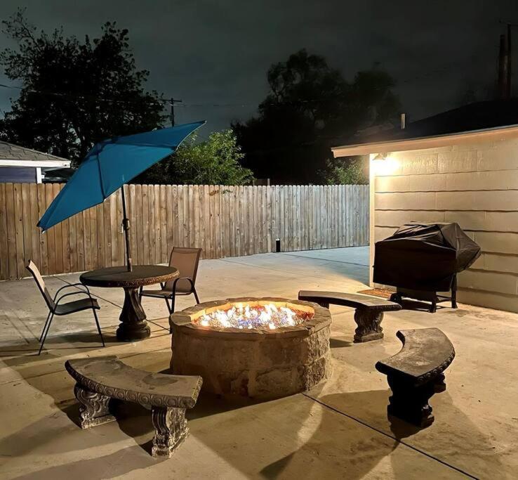Cozy Haus Relaxing 'Home Base' Wifi Location Close To Town And Rivers, Schlitterbahn, Gruene 뉴 브라운펠스 외부 사진